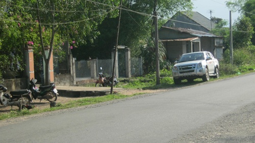 Chuyện lạ ở “xóm thánh nhân” 