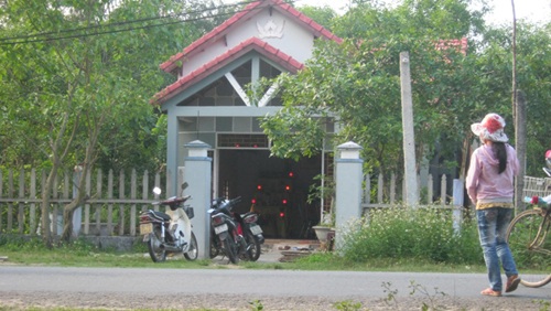 Chuyện lạ ở “xóm thánh nhân” 