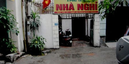 Rủ nữ sinh vào nhà nghỉ, thầy giáo lĩnh “đòn” hội đồng - 1 Rủ nữ sinh vào nhà nghỉ, thầy giáo lĩnh “đòn” hội đồng