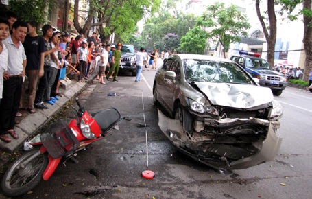 Hà Nội: Xế hộp gây tai nạn liên hoàn, 1 người tử vong