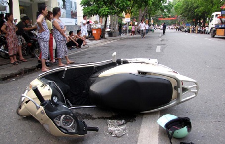 Hà Nội: Xế hộp gây tai nạn liên hoàn, 1 người tử vong