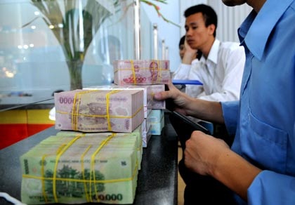 Tiền ngân hàng trả lại ngân hàng! - 1 Tiền ngân hàng trả lại ngân hàng!