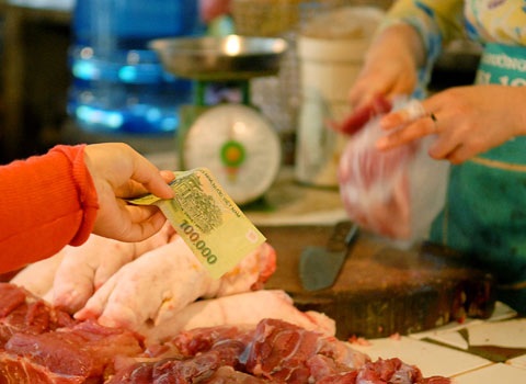 Thực phẩm thiết yếu không đội giá vì tăng lương