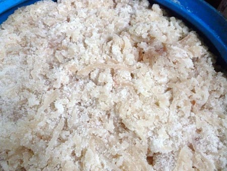 Mứt bí, lạp xưởng “hết date” từ Tết được “tận dụng” làm nhân bánh Trung thu tại TP Hồ Chí Minh.