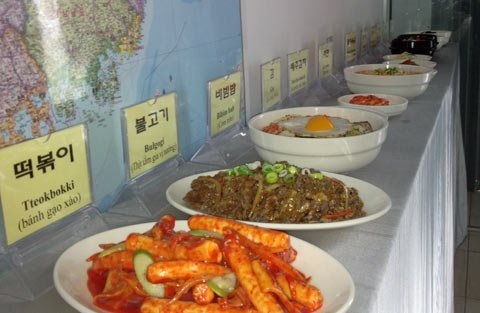 Văn hóa ẩm thực xứ Hàn là một phần trong bài học cơ bản của cô dâu. 