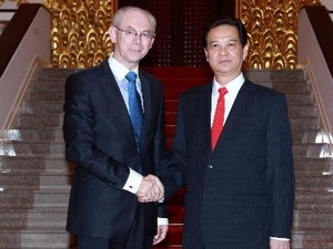 Thủ tướng hội kiến với Chủ tịch Hội đồng châu Âu - 1 Thủ tướng Nguyễn Tấn Dũng và Chủ tịch Herman Van Rompuy. (Ảnh: Đức Tám/TTXVN)