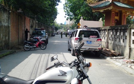 Cơ quan bảo vệ pháp luật đã có mặt để tìm cách giải cứu các nạn nhân