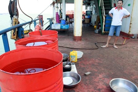 Thủy thủ tàu Green Sea nhiều tháng qua phải nấu ăn, sinh hoạt ngoài boong tàu