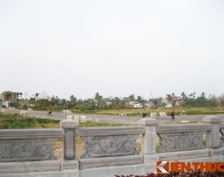 Kỳ lạ vùng quê nói “kệ” là… bị đánh - 1 Làng Cổ Trai (Đoan Ngũ, Kiến Thụy, Hải Phòng) nhìn từ phía đền thờ nhà Mạc ra.