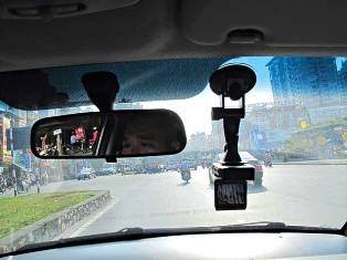 Tài xế lắp camera “bắt lỗi” lại cảnh sát - 1 Tài xế lắp camera “bắt lỗi” lại cảnh sát