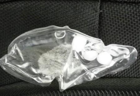 Một túi chất lỏng được phát hiện trong áo ngực bán ở Việt Nam.