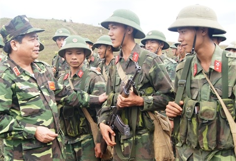 Xem bộ đội hiệp đồng đánh địch đổ bộ đường không - 9 Chiến sĩ bộ binh hành quân về đơn vị sau khi kết thúc diễn tập.