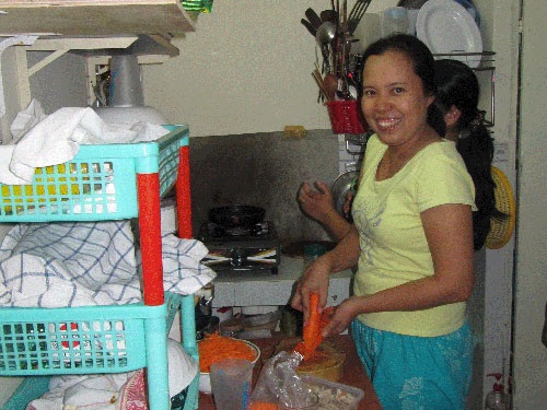 Chị Ara mới đến TPHCM làm nghề giúp việc nhà, trông trẻ được 1 tháng