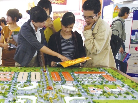 Thị trường đang chứng kiến làn sóng nhà đầu tư bán tháo bất động sản ra