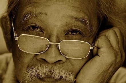 Gặp người gắn bó gần cả cuộc đời với Hồ Gươm - 1 Nhiếp ảnh gia Quang Phùng. Ảnh: LĐ