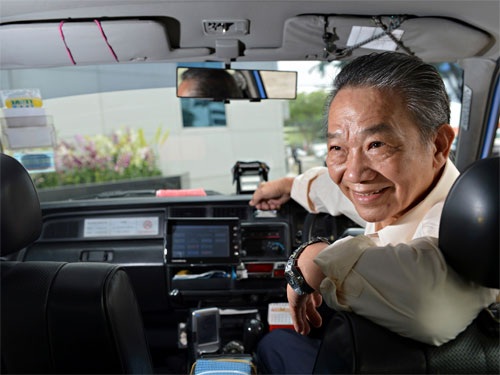Tài xế taxi trả lại gần 1 triệu USD cho khách bỏ quên - 1 Cụ Sia Ka Tian trả lại 1,1 triệu đô la Singapore cho hành khách bỏ quên trên taxi. Ảnh: Reuters