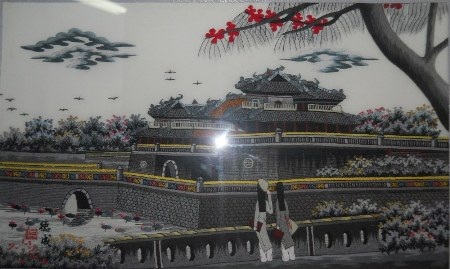 Bức tranh thêu “Chiều Ngọ Môn” Huế.