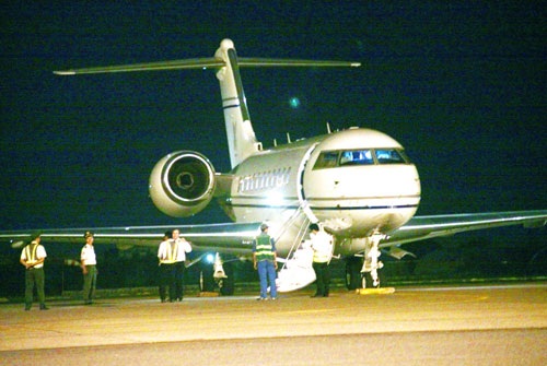Chuyên cơ của tỷ phú xuống Đà Nẵng.