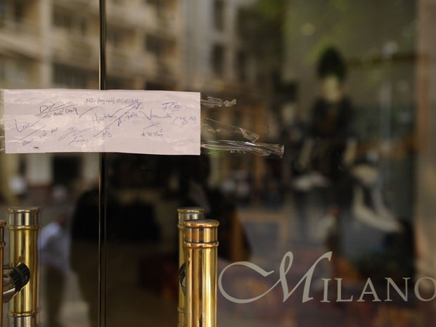 Cửa hàng Milano bị niêm phong Ảnh: H.A