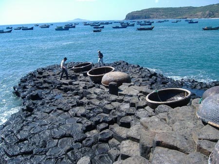 Thuyền thúng chai Phú Mỹ đã lần đầu tiên xuất ngoại.