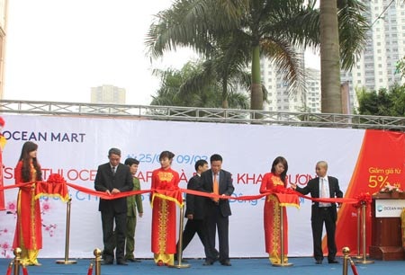 Tập đoàn Đại Dương "lấn sân" vào lĩnh vực bán lẻ - 1 Lễ cắt băng khai trương OceanMart Hà Đông
