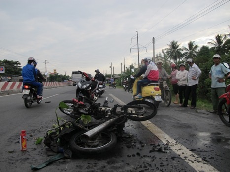 Hai chiếc xe may cháy đen tại hiện trường