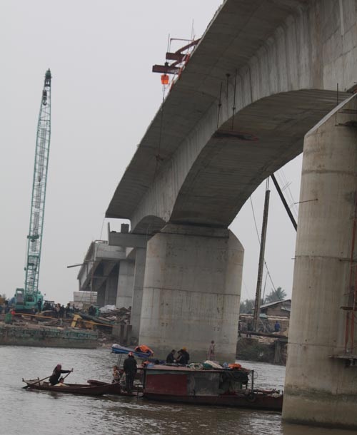 Lực lượng cứu hộ đang tìm kiếm những người gặp nạn