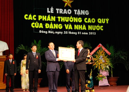 DaiABank được trao Huân chương Lao động hạng Nhì - 1 Lãnh đạo Nhà nước trao Huân chương Lao động hạng Nhì cho DaiABank