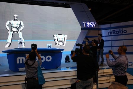 Robot Việt Nam thu hút đông đảo giới truyền thông