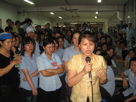 Công nhân Cty may An Phước (TPHCM) ngừng việc vì bị giảm tiền