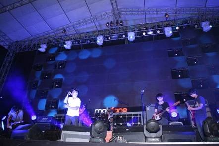 Biên Hòa đón “bão” RockStorm 2012 - 4 Ngay sau Bụi Gió là cái tên cũng “mới” không kém: Winfield