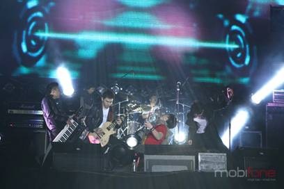 Đêm diễn RockStorm 2012 Hà Nội: Anh tài hội tụ