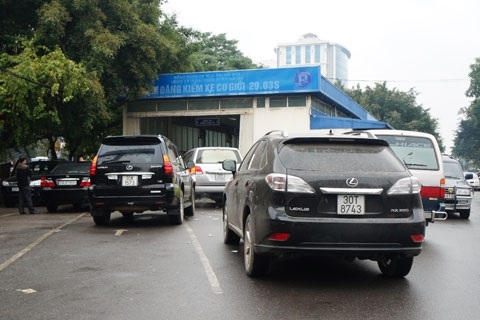 Phạt 3-6 triệu đồng nếu không nộp phí bảo trì đường bộ - 1 Thu phí bảo trì đường bộ trên xăng dầu là không hợp lý