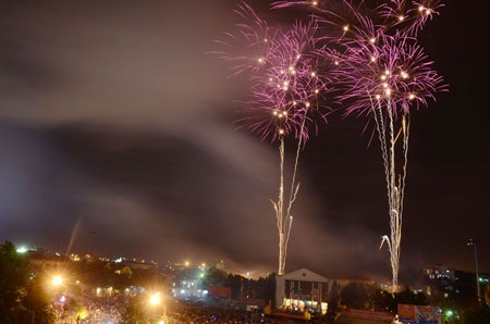 Hình ảnh pháo hoa rực rỡ thành phố Lào Cai