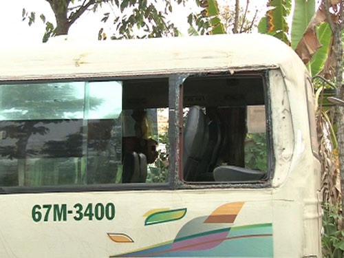 Ô cửa kính bị vỡ khiến hành khách lọt ra ngoài tử vong