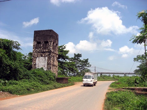  Một lô cốt kiêm tháp canh do quân Pháp xây ở thị trấn Phùng – Đan Phượng – Hà Nội.