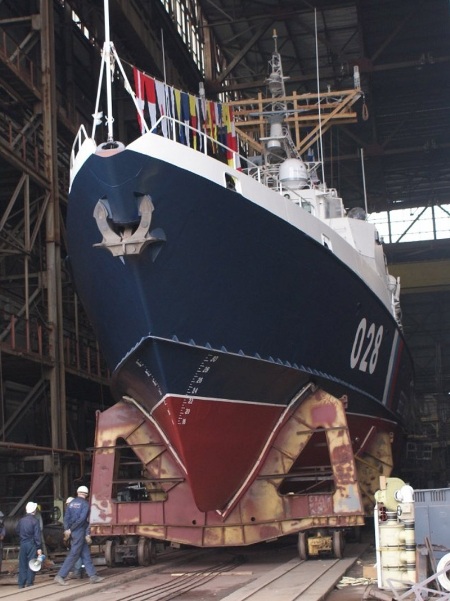 Svetlyak trong xưởng đóng tầu trước khi hạ thủy.