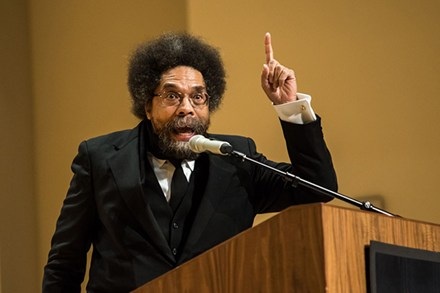 Ông Obama bị cáo buộc là “tội phạm chiến tranh” - 1 Giáo sư Cornel West cho rằng ông Obama là “tội phạm chiến tranh”.