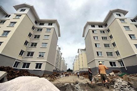 Để bất động sản “rơi tự do”: tái sinh hay là chết? - 1 Thị trường bất động sản khó khăn, gây ra nhiều hệ lụy cho nền kinh tế nói chung