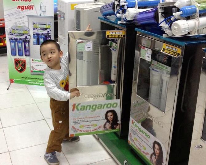 "Sát thủ" asen và bài toán loại trừ - 2 Nhiều hộ gia đình trang bị các thiết bị lọc cá nhân để loại trừ mối lo asen