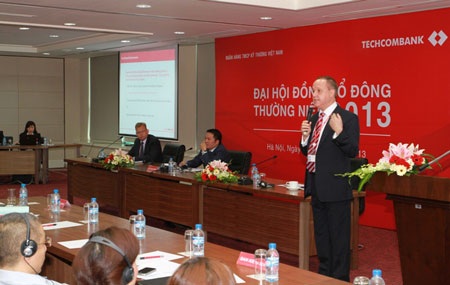 Tiếp tục duy trì đầu tư phát triển con người và hệ thống công nghệ - 1 Quang cảnh ĐHĐCĐ Techcombank sáng 13/4