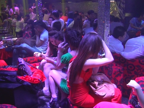 Vũ trường, bar: Chưa đánh đã động