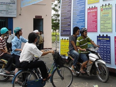 Cuộc sống khó khăn, sẵn sàng làm thêm việc, thêm ca để bám trụ Sài Gòn.