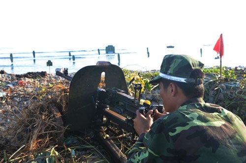 Lính đảo Việt Nam tập đánh địch đổ bộ - 2 Diễn tập đánh địch đổ bộ chiếm đảo