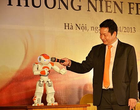 FPT: Lại việc chiếc ghế CEO và giá trị thương hiệu