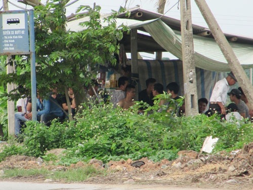 Vụ xô xát ở Tiên Lãng: Tạm giữ 3 đối tượng "xã hội đen" - 1 Nhóm người lạ mặt trong vụ ẩu đả, xô xát tại xã Đại Thắng, huyện Tiên Lãng ngày 21/4