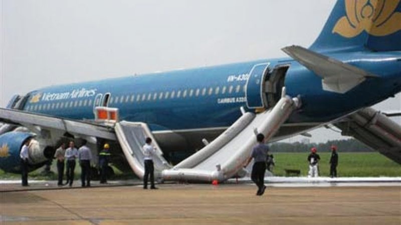 Máy bay Vietnam Airlines hạ cánh khẩn cấp vì sự cố - 1 Máy bay của hãng hàng không quốc gia Vietnam Airlines