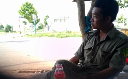Bắt kẻ chặn đường nữ sinh, khoe “của nợ” - 1 Dân phòng Huỳnh Quốc Bảo kể lại vụ việc bắt được gã đàn ông bệnh