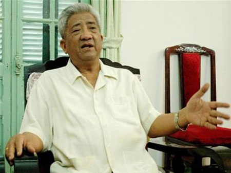 Các đồng chí lãnh đạo Đảng, Nhà nước và các đại biểu dự lễ bế mạc hội nghị.