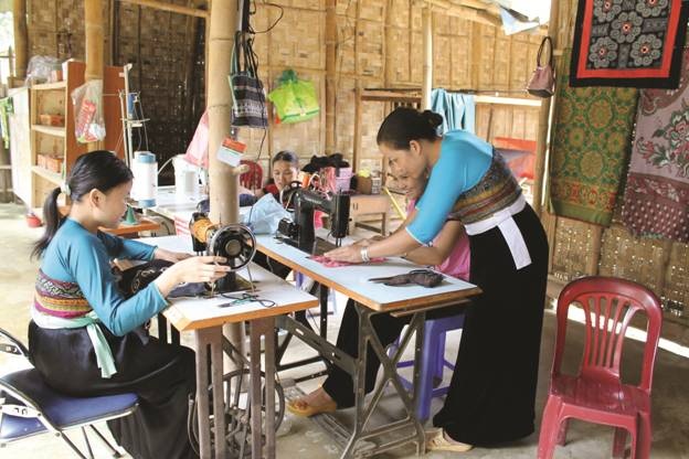 Doanh nghiệp đồng hành cùng phụ nữ - 2 Doanh nghiệp đồng hành cùng phụ nữ